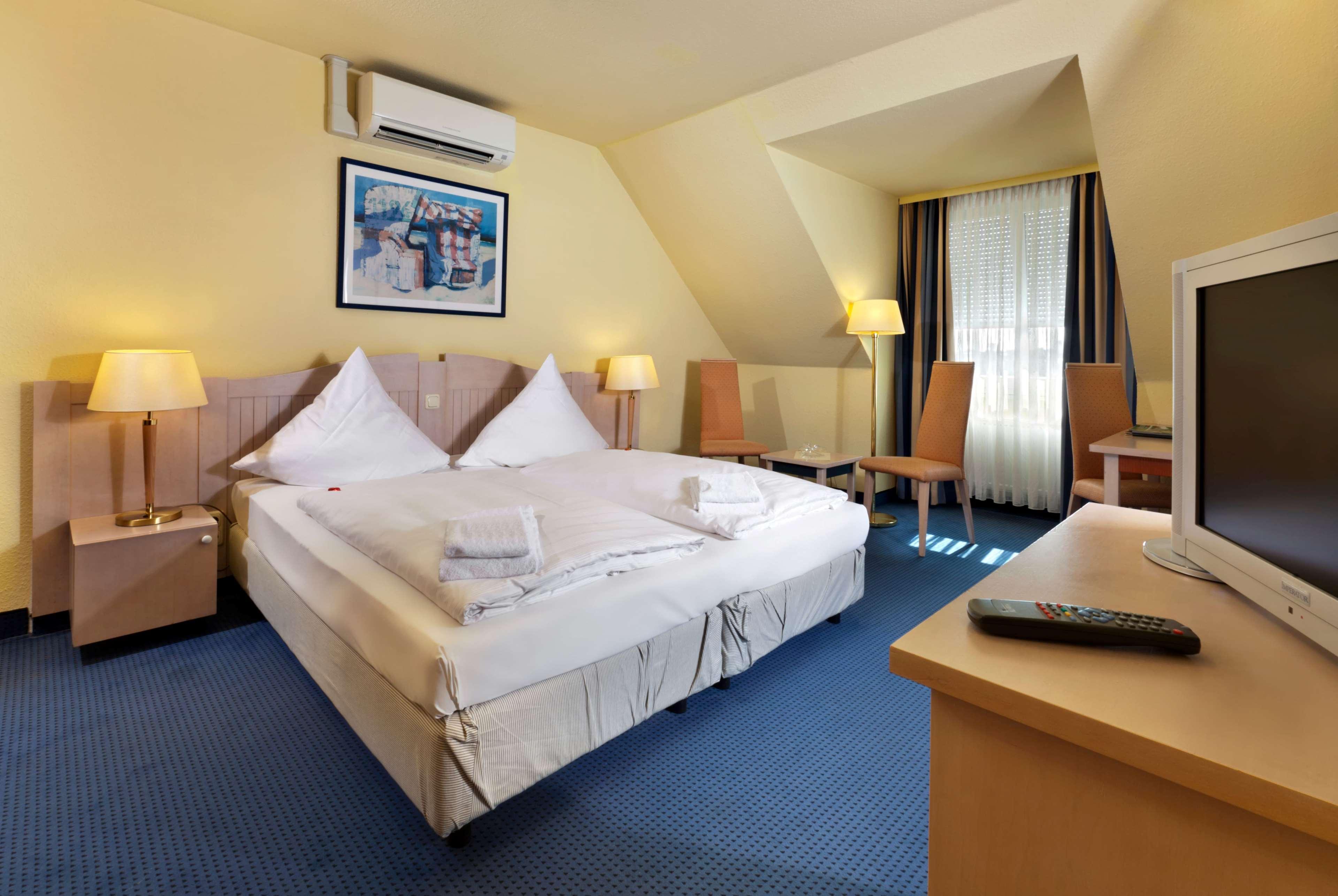 Hotel Tryp By Wyndham Luebeck Aquamarin Habitación foto