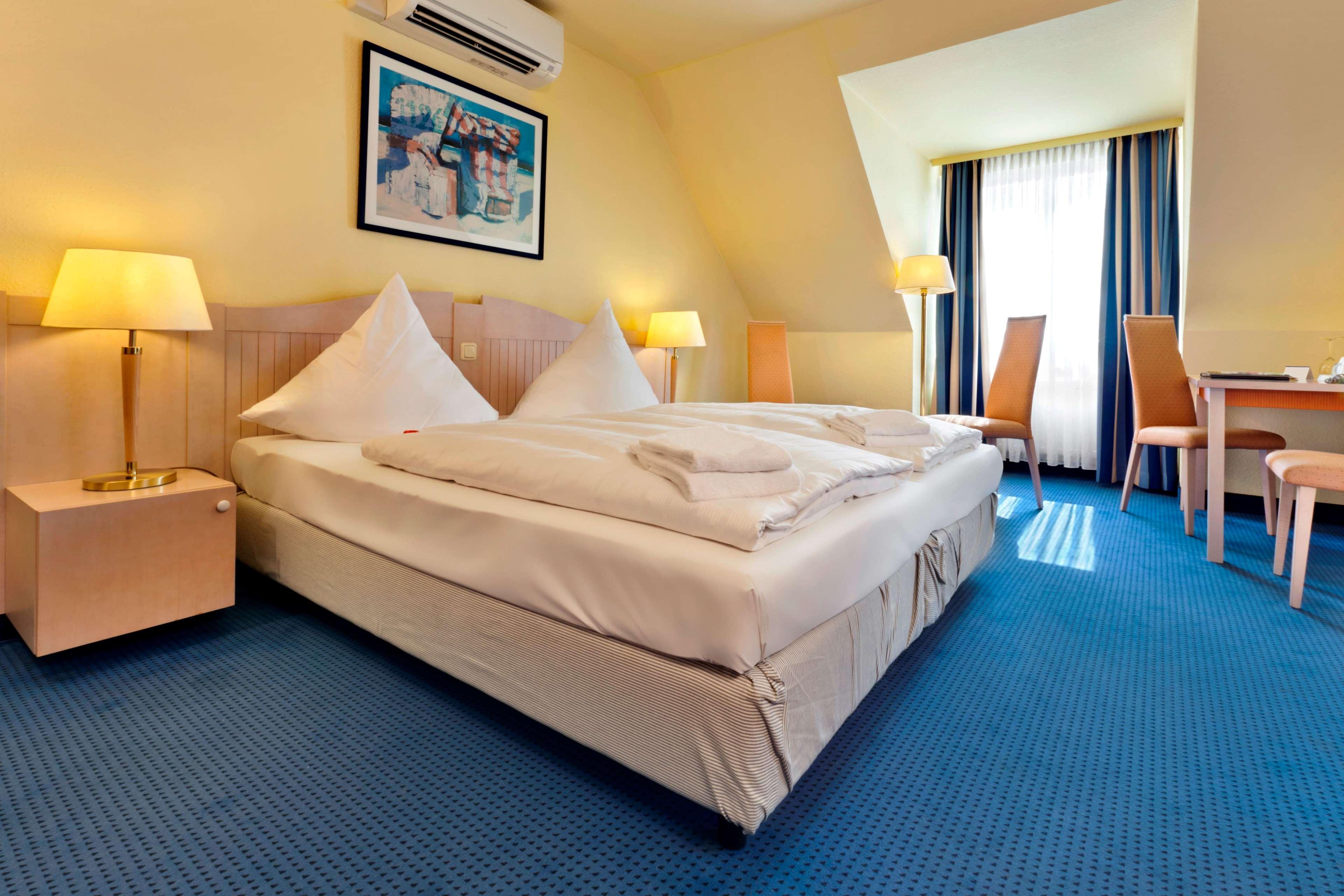 Hotel Tryp By Wyndham Luebeck Aquamarin Habitación foto